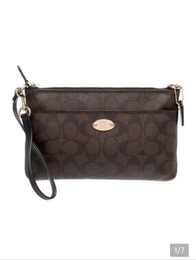 COACH Leather Wallet/ wristlet